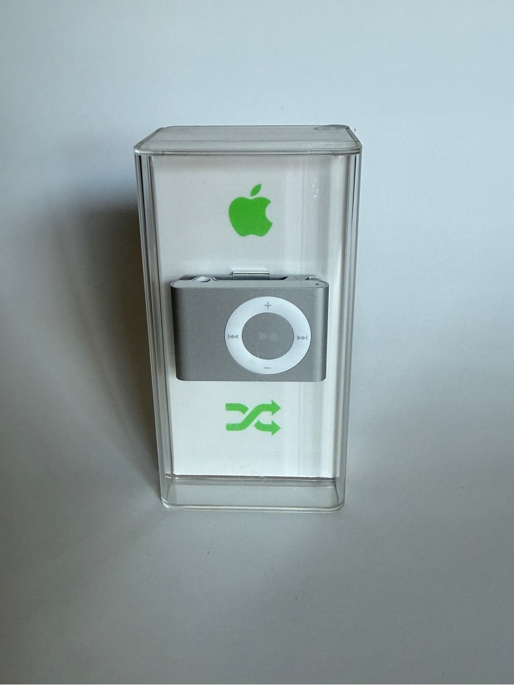 Apple iPod Shuffle (Silver) New in Sealed Case
